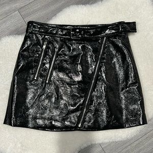 Black Patent Faux Leather Mini Skirt w/ Zippers & Belt – Edgy